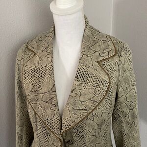 Too cute to part with. This Cristina jacket is very comfortable.